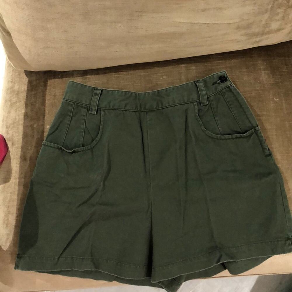 Banana republic olive 💯cotton shorts 4 worn once
